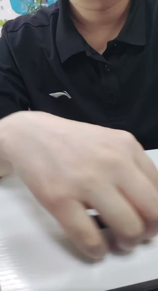 עט שליפים בצבע שחור חלק